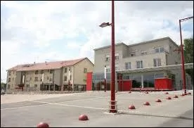 En ce jour de Pâques, je vous propose d'aller à la chasse aux ufs organisée sur la place de Dannemarie-sur-Crête. Commune du Doubs, elle se situe en région ...