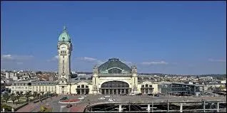 On commence avec la Gare des Bénédictins, qui est un monument de la ville de ...