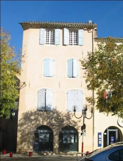 Cette ville du parc naturel régional du Luberon, dans le Vaucluse, abrite en son centre, des maisons en hauteur construites au XVIe siècle. On peut les voir à...