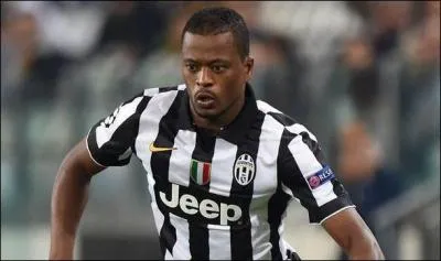 L'ancien capitaine de l'équipe de France, Patrice Évra, a été transféré de Manchester à la Juve cet été. Quel numéro a-t-il choisi dans son nouveau club ?