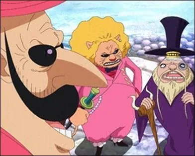 Comment s'appellent les deux hommes de main de Big Mom aperçus sur l'île des Hommes-Poissons ?