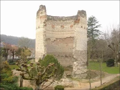 Commençons notre promenade dans la charmante ville de Périgueux en Dordogne, mais quel était son nom à l'époque gallo-romaine ?