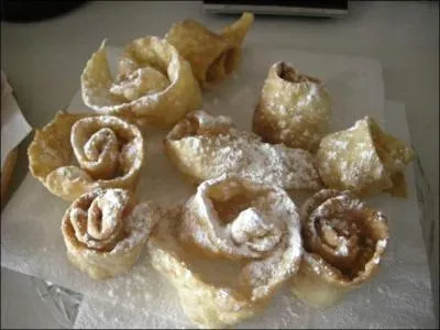 Retrouvez le nom de cette pâtisserie marocaine en tenant compte de la pertinence des propositions en accord avec la forme de ce que vous voyez !