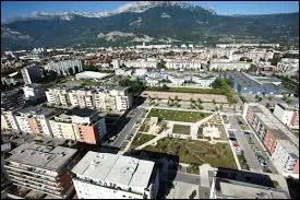 Ville de la banlieue Grenobloise, Échirolles se situe dans le département ...