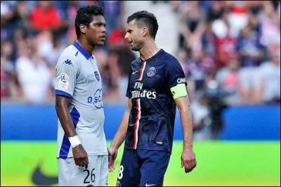 Le 16 août le PSG reçoit Bastia, le club de la capitale s'impose 2-0 mais un fait marquant se produira dans le couloir des vestiaires à la fin du match. Qui asséna un coup de tête à Thiago Motta ?