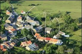 Cette balade commence dans les airs. Nous survolons Champigneul-sur-Vence, village Ardennais situé en région ...