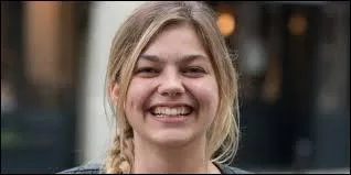 Où Louane a-t-elle commencé sa carrière ?