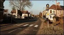 Notre balade quotidienne commence dans l'arrondissement d'Argentan. Nous arrivons à Bazoches-au-Houlme, village situé en région ...