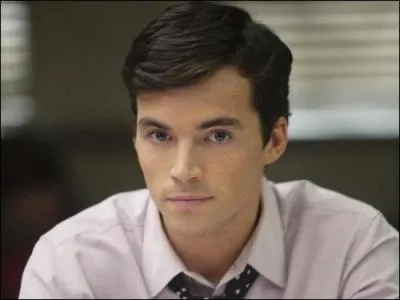 Qui est Ezra Fitz ?