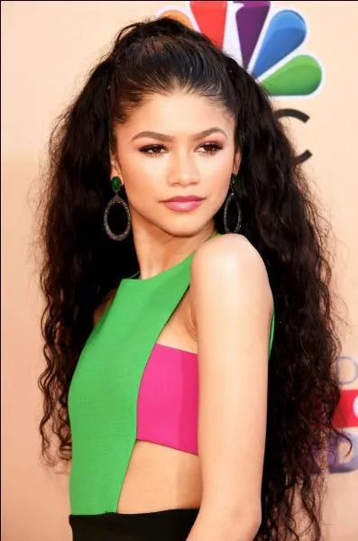 ''Shake It Up ! '' s'est achevé dernièrement. Une des actrices principales, Zendaya, semble avoir quelques projets en tête, dont un nouvel album. Dites-moi la date de naissance de Zendaya.