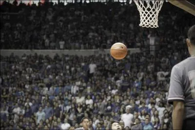 Comment appelle-t-on un tir loupé au basket ball ? Ce tir ne touche ni le panier, ni le panneau.