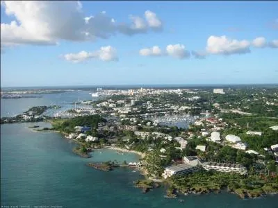 Dans quelle île se trouve Point-à-pitre ?