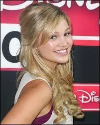 Quel âge a Olivia Holt (août 2015) ?