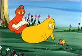 Quoi de mieux que les vacances en famille. Les Barbapapa ont choisi la campagne et le calme. Mais qui s'adonne à la lecture sur cette image ?