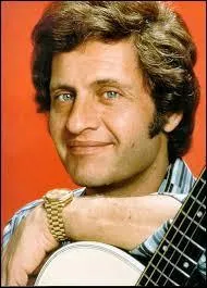 Vrai ou faux - Joe Dassin est né le 18 décembre 1911.