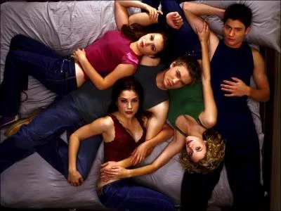 Qui est le créateur de la série "One Tree Hill" ?