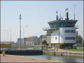 Cette ville est située dans le département du Calvados. Quel est son nom ?