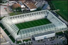 Où se situe le Stade de la Licorne ?