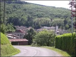 Nous commençons par une visite d'Aiguefonde. Commune midi-pyrénéenne de l'aire urbaine de Mazamet, elle se situe dans le département ...