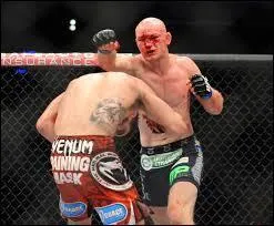 Qui fut le vainqueur de la seconde rencontre opposant Carlos Condit à Martin Kampmann ?