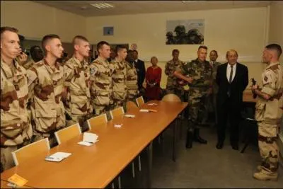 Jean-Yves Le Drian était lundi dans la Vienne où il a annoncé la création d'un nouvel escadron au RICM de Poitiers. Combien d'hommes cela représente-t-il ?