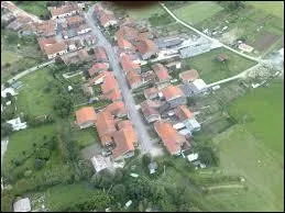 Village lorrain du Lunévillois, dans le nouveau canton de Baccarat, Bezange-la-Grande se situe dans le département ...