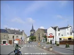 Nous commençons cette balade à Allaire. Commune bretonne de l'aire urbaine de Vannes, elle se situe dans le département ...