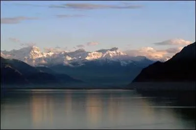 Le lac Léman est à la frontière entre deux pays. Lesquels sont-ils ?