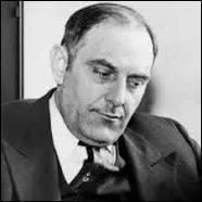 Victor Lustig est un escroc impressionnant. Qu'a-t-il essayé de vendre ?