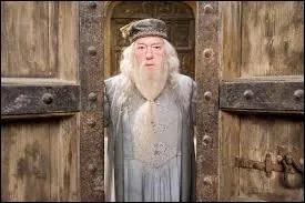 Qui est ce personnage présent dans « Harry Potter », incarné par Michael Gambon après la mort de son prédécesseur, Richard Harris ?