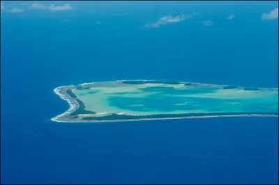 L'élévation du niveau de la mer menace directement de nombreuses îles à faible altitude. Quelle île habitée a été rayée de la carte en 2006 ?