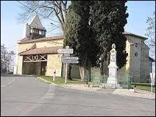 Notre balade commence à Castelnau-Picampeau. Commune de l'aire urbaine Toulousaine, dans le Savès, elle se situe en région...