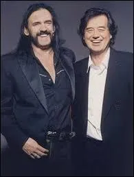 Qu'ils sont élégants sur cette photo, Lemmy et son pote se trouvant être le guitariste emblématique de Led Zeppelin :