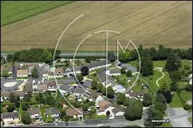 Village de l'arrondissement de Châteauroux, dans la région naturelle de la Champagne berrichonne, Diors se situe en région ...