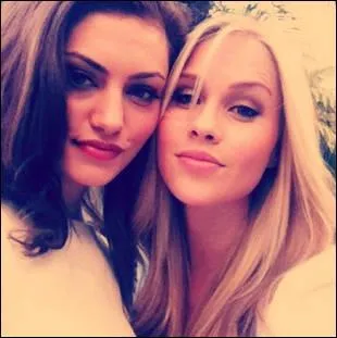 Dans quelle autre série Claire Holt et Phoebe Tonkin jouaient-elles avant d'avoir un rôle dans "The Originals" ?