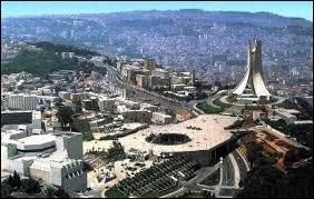 Cette ville est située au bord de la mer Méditerranée. Elle a vu le jour au IVe siècle av. J.-C., sous le nom de "Ikosim". Elle aura été occupée par les Romains, les Vandales, la tribu berbère des Beni-Mezghana, les Byzantins et les Arabes. Le fondateur de la ville telle qu'on la connaît aujourd'hui est Bologhine ibn Ziri, et cette ville est...