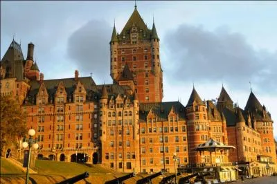 D'abord, situons ce magnifique château Frontenac inscrit dans le livre des records Guinness étant l'hôtel le plus photographié au monde. Où est-il ?