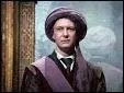 Pourquoi le professeur Quirrell porte-t-il un ruban autour de la tête ?