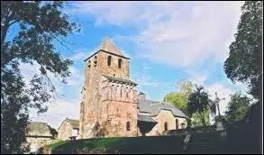 Le village midi-pyrénéen de Bessuéjouls se situe dans le département ...