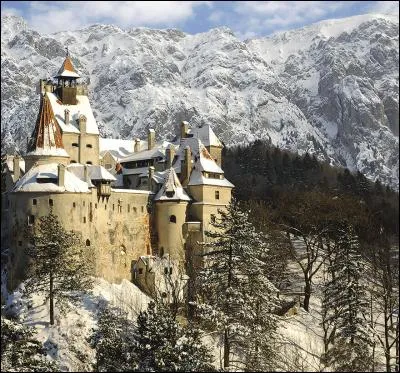 C'est peut-être le monument le plus connu du pays ; il a inspiré la littérature du XIXe siècle et pour cela, on l'appelle le château de --- (Complétez ! )