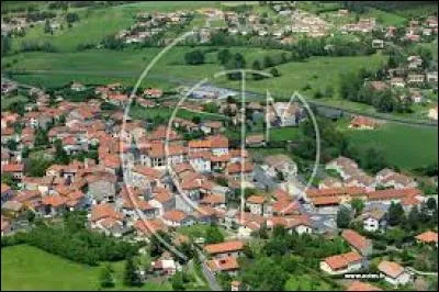 Nous commençons cette balade dans le ciel auvergnat. Nous survolons Lantriac, village de l'arrondissement du Puy-en-Velay, situé dans le département ...