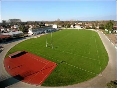 Comment s'appelle le stade de Tyrosse ?