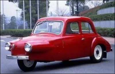 Même en Extrême-Orient, les voiturettes à 2 roues existent depuis longtemps : d'où vient celle-ci, qui a (partiellement) la couleur de son pays ?