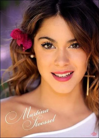 Qui est Martina Stoessel ?