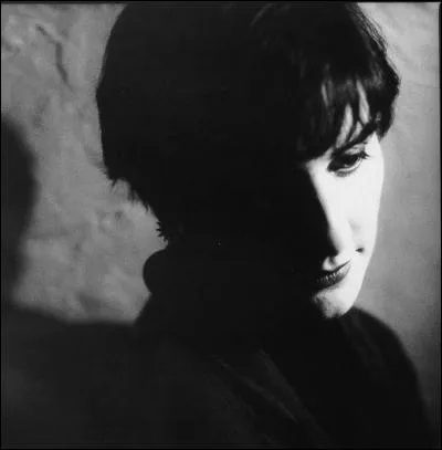 Quel est le prénom de Enya ? (What is her first name ?)