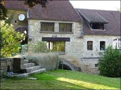 Le village Nivernais de Courcelles se situe en région ...