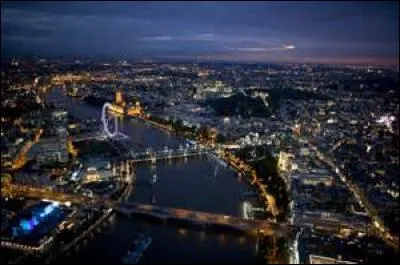 Angleterre - Quel fleuve prenant sa source à Thames Head traverse Londres ?