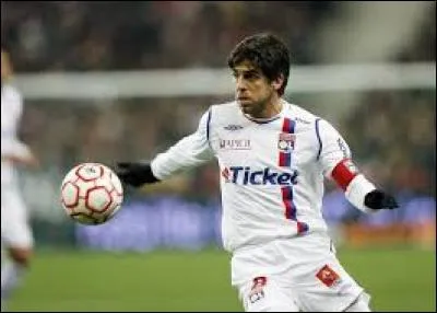 Combien de coups francs Juninho a-t-il inscrits avec l'Olympique lyonnais ?