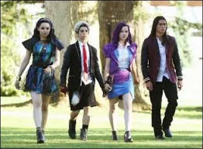 Dans "Descendants", quels sont les prénoms des quatre enfants ?