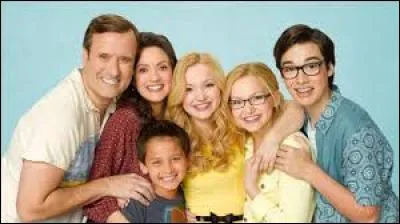 Comment s'appelle la famille dans "Liv et Maddie" ?